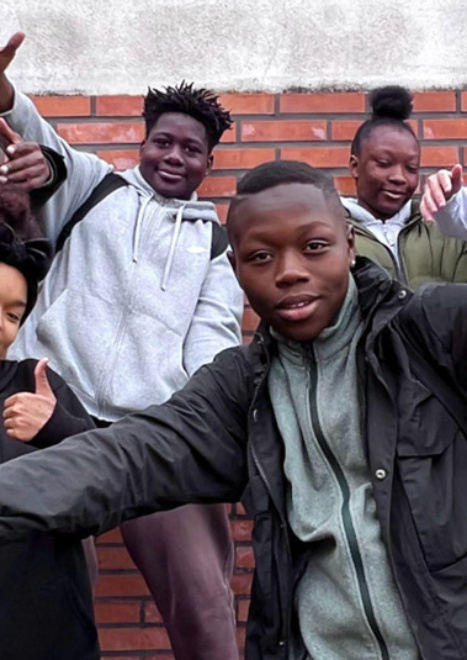 ViensVoirMonTaf is a French non-profit organization helping students in priority education zones secure internships and build professional networks.